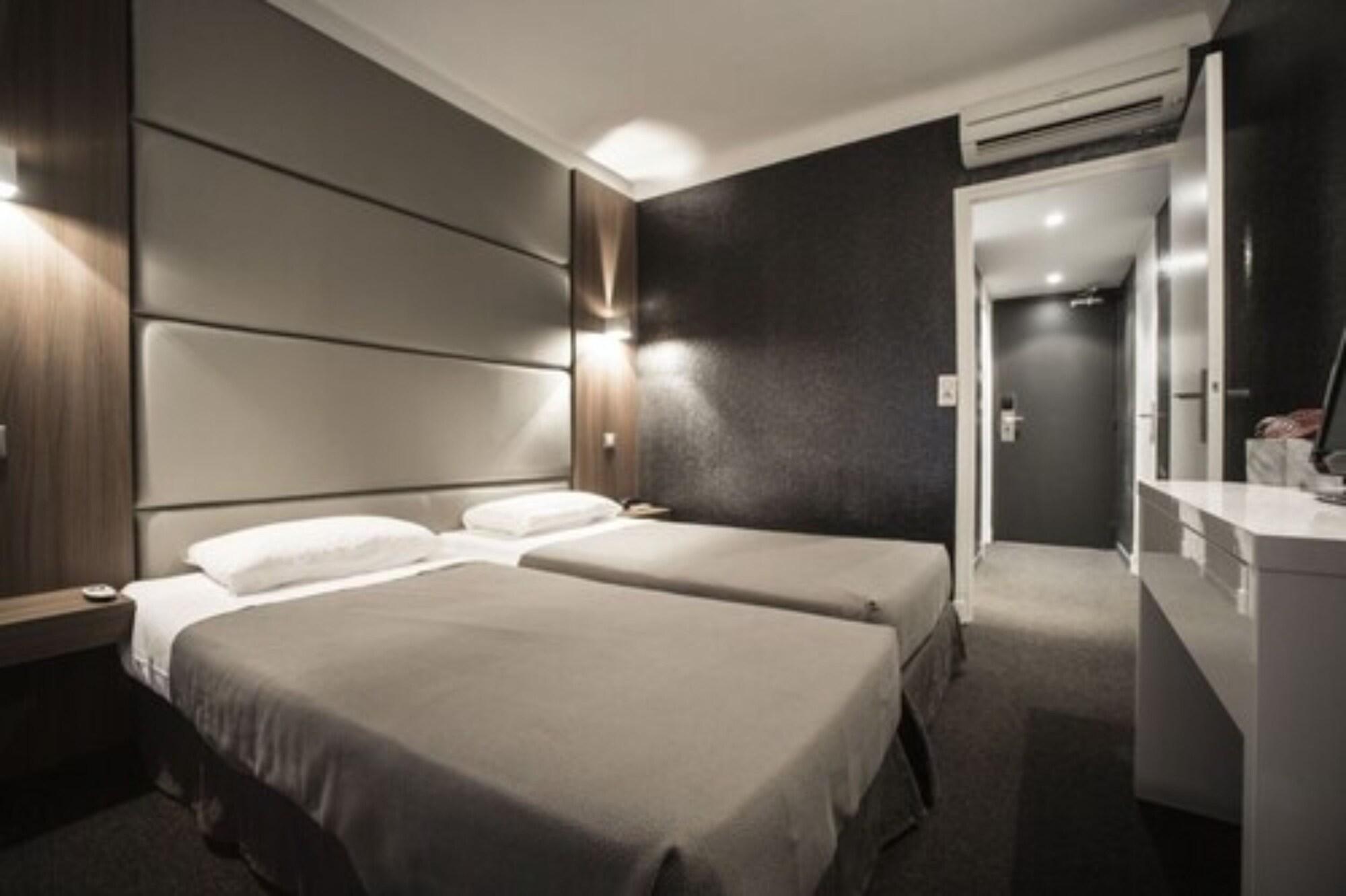 Hotel Schtak Cannes Exterior photo